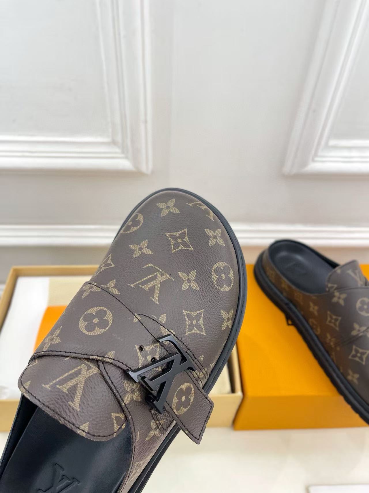 LV Slippers(AAA)-086