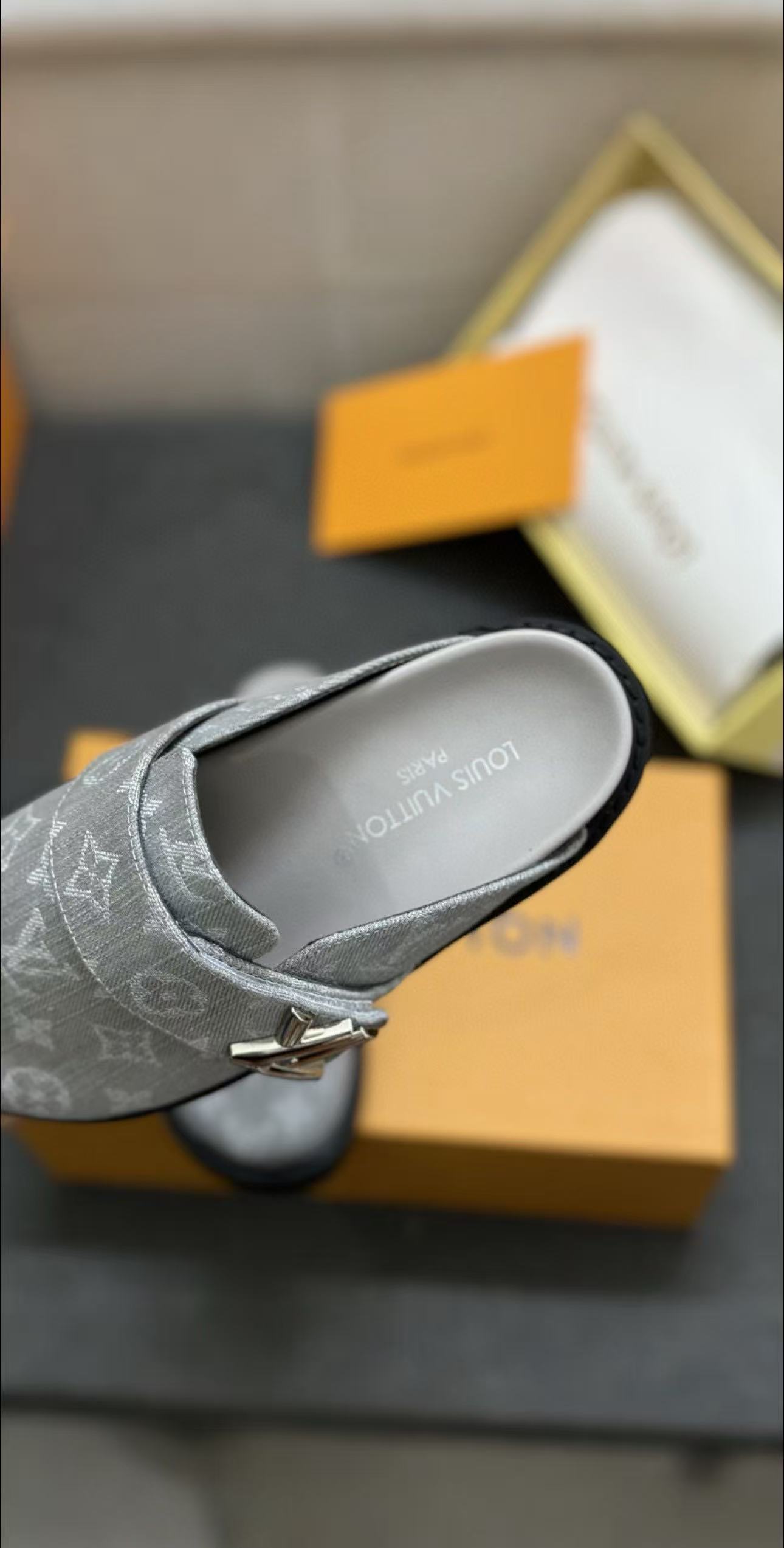 LV Slippers(AAA)-088