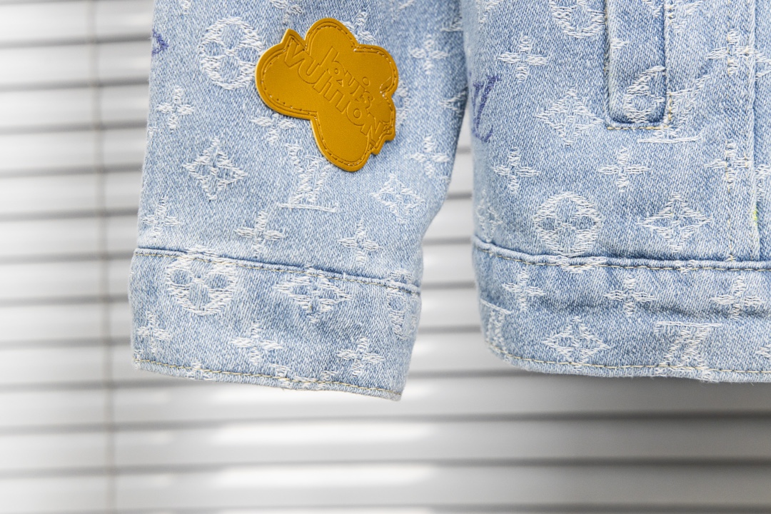 LV Jacket-041