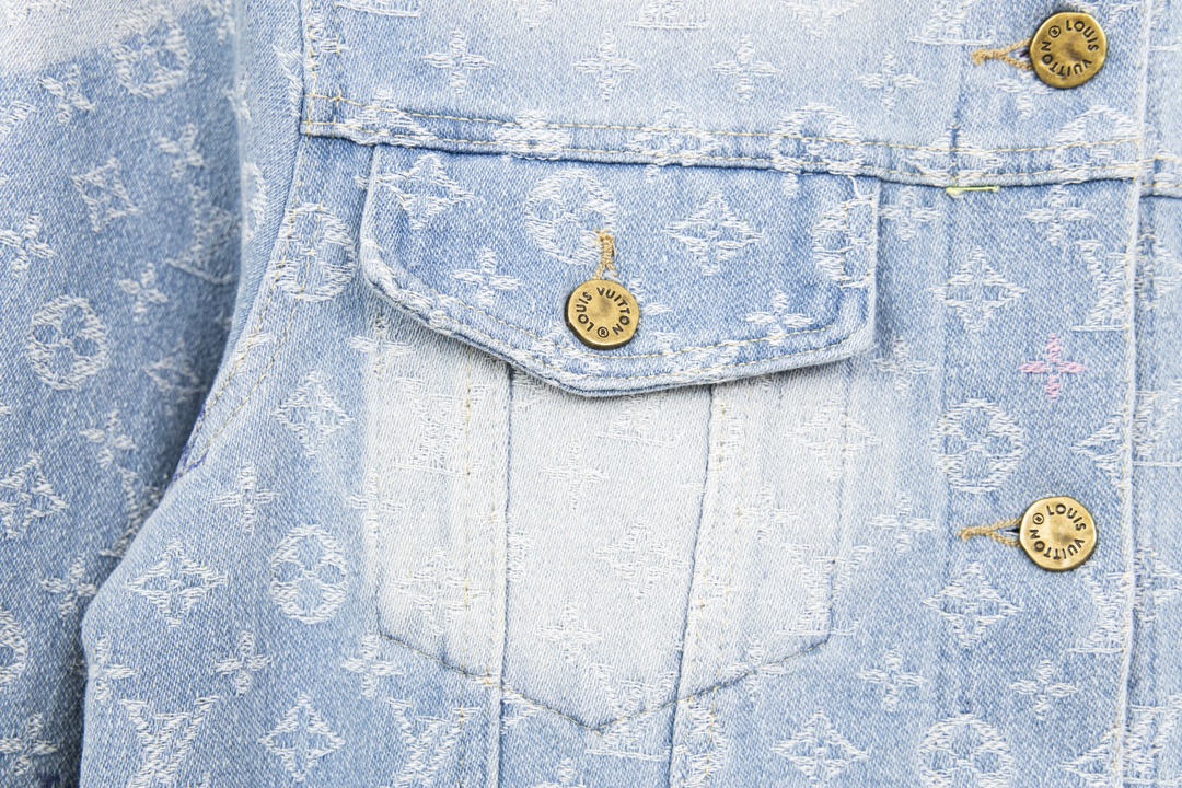 LV Jacket-041