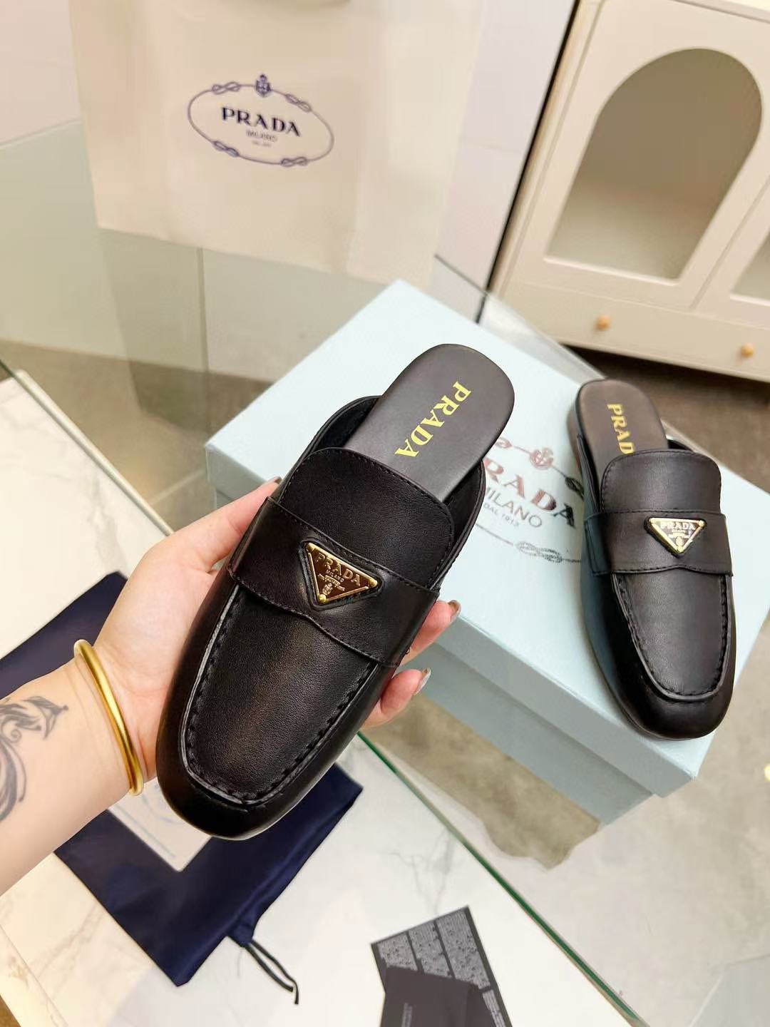 Pra*a slippers women(aaa)-023