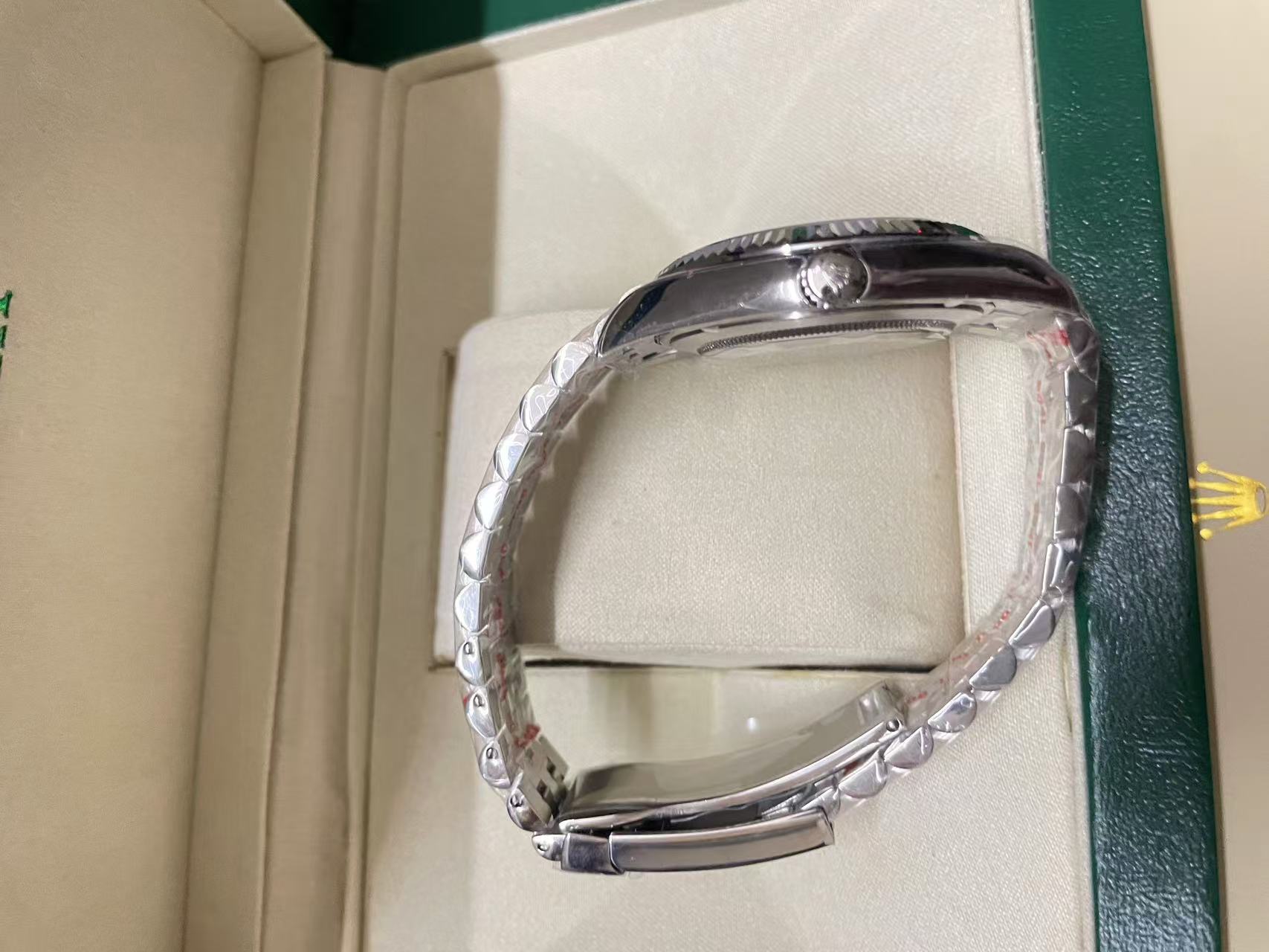 R*l*x watches-167